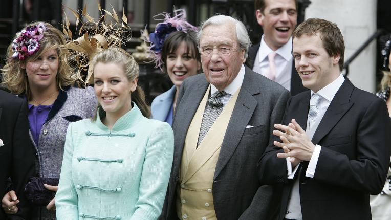  Синът на кралица Камила - Том Паркър Боулс 