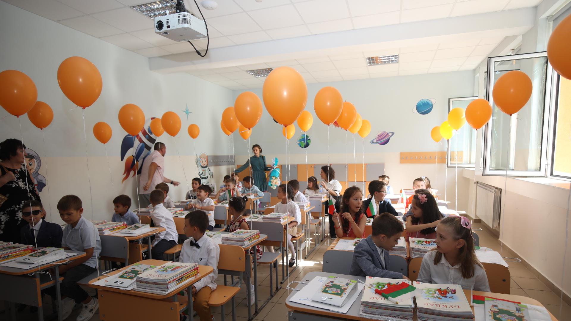 Президентът министри и държавници поздравиха ученици учители и родители за