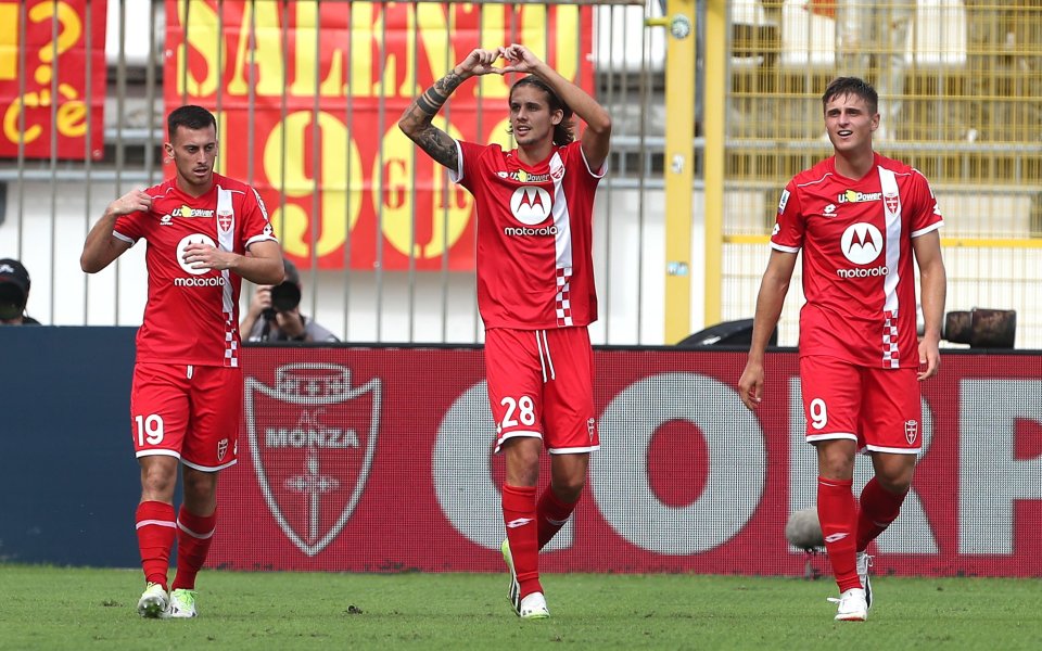 Монца завърши наравно у дома с Лече в мач от