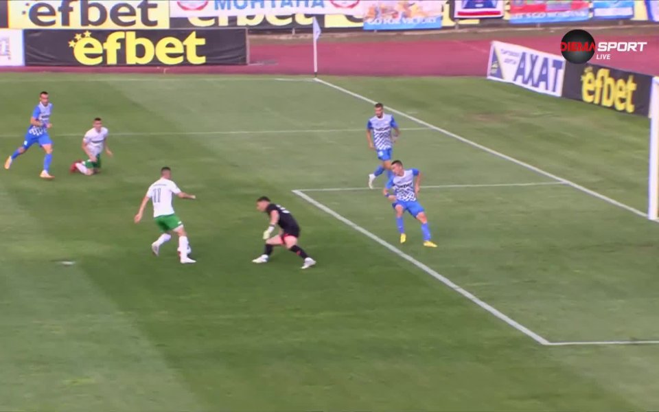 Футболистът на Янтра Габрово Даниел Младенов имаше чудесен шанс да