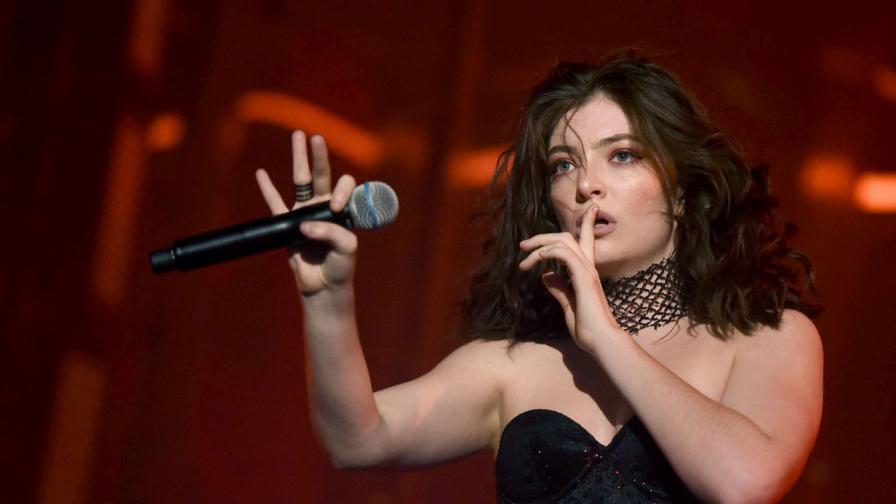 "Боли ме през цялото време“: Lorde разкри, че се бори с мистериозно заболяване и разбито сърце