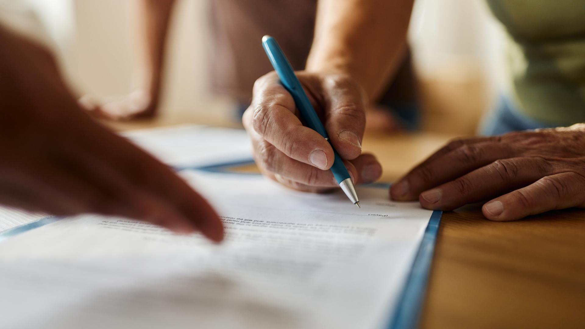 Двама мъже с фалшиви решения на ТЕЛК са ощетили държавата