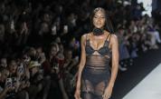 Неотразима! Наоми Кембъл зашемети всички на Седмицата на модата в Милано (СНИМКИ)
