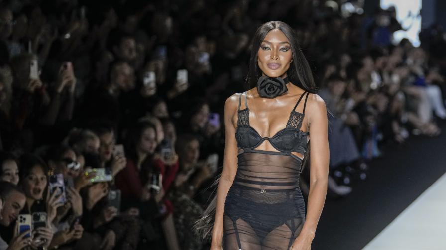 Неотразима! Наоми Кембъл зашемети всички на Седмицата на модата в Милано (СНИМКИ)
