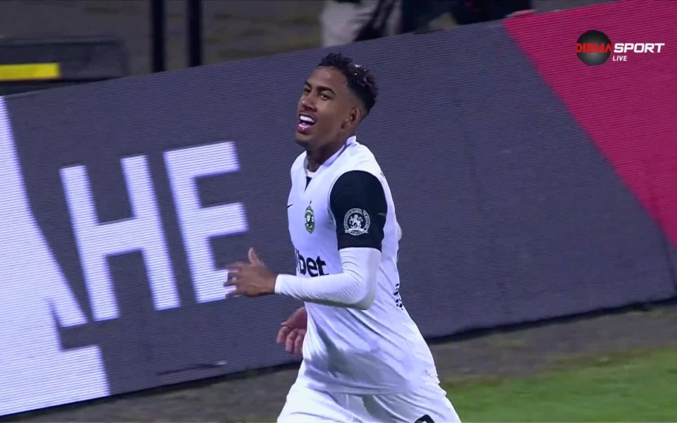 В 59-ата минута Аслак Фон Витри и Кайо Видал направиха