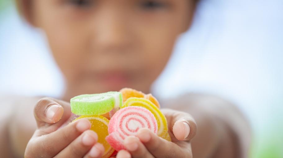 Какво се случва с тялото ни, когато хапваме сладко и захар