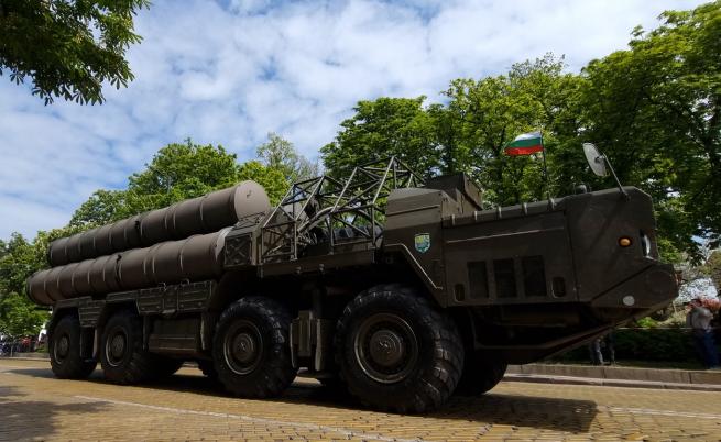 Лойд Остин: България ще даде на Украйна компоненти за ракети за С-300