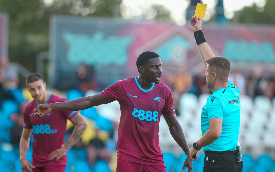 Нападателят на Септември София Алиун Бадара последва Красимир Балъков и