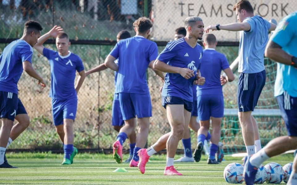 Представителният тим на Левски продължава с подготовката си за двубоя с