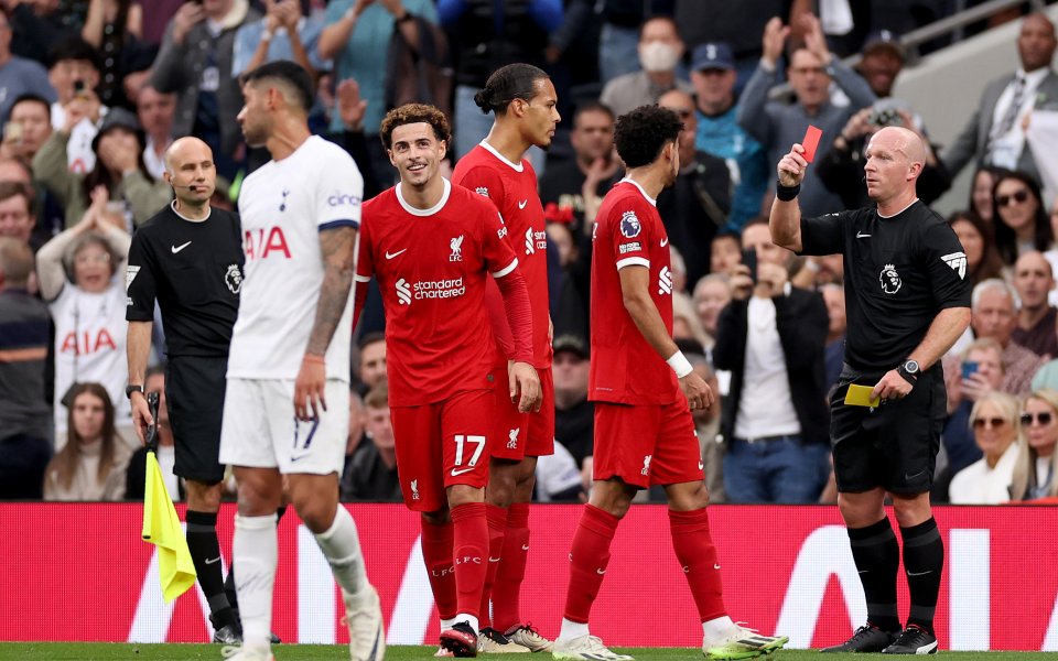 Тотнъм Хотспър успя някак  да победи 9 човека от Ливърпул с