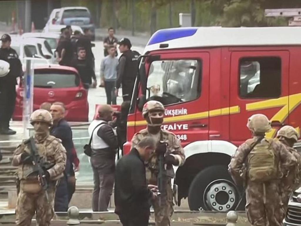Самоубийствен бомбен атентат пред Министерството на вътрешните работи в столицата