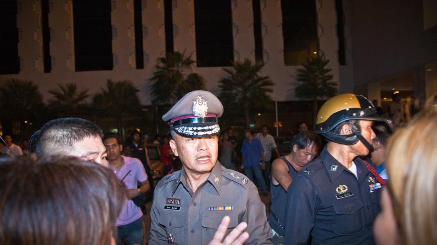 Арестуваха 14-годишен за масова стрелба в мол в Тайланд