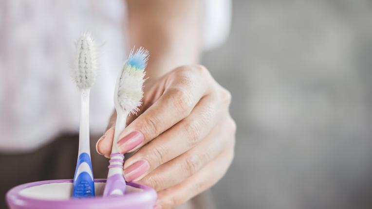  Как НЕ ТРЯБВА и по какъв начин ТРЯБВА да съхраняваме четката си за зъби 