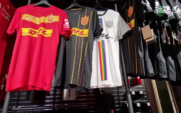 Фен магазинът на Нордселанд се напълни с деца два часа преди мача с Лудогорец