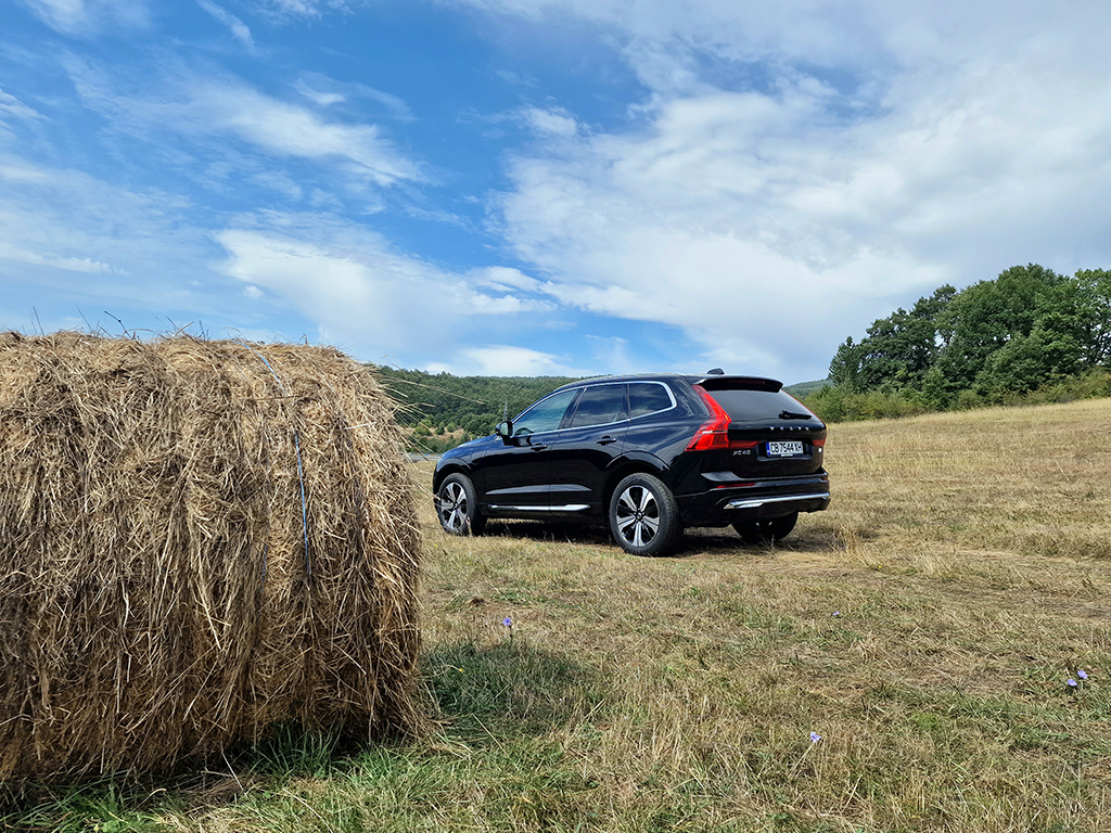 Плъг-ин хибридът е най-мощният модел на Volvo със своите 455 к.с., но по-важното е, че увеличената като капацитет батерия вече позволява пробег на ток до 78 км в града