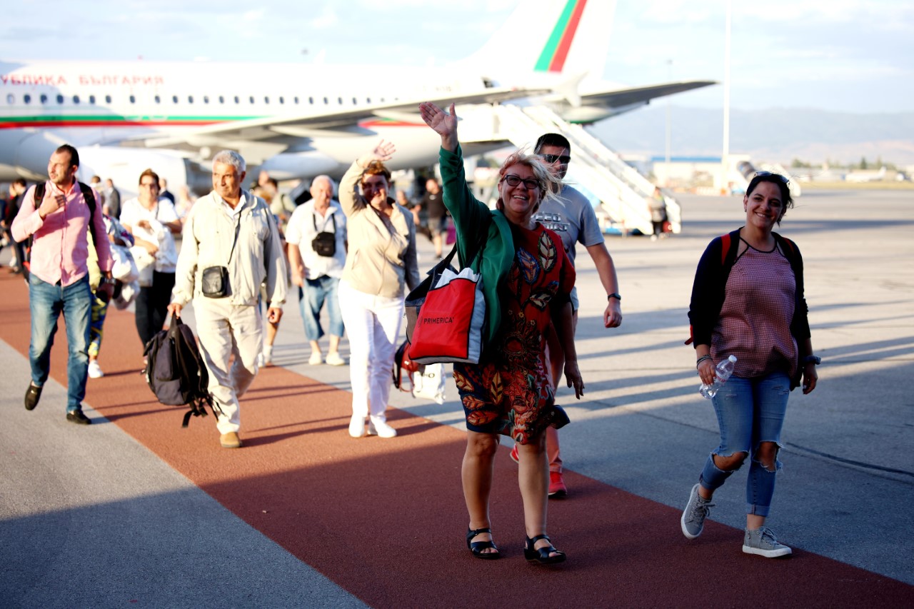 <p>Правителственият &bdquo;Еърбъс&quot;, с който се евакуират българите, пожелали да напуснат Израел, кацна на летището в София.</p>