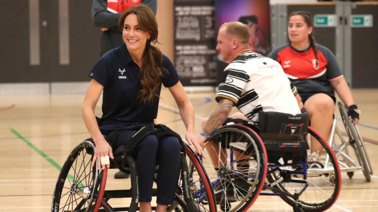 Кейт Мидълтън игра ръгби в инвалидна количка