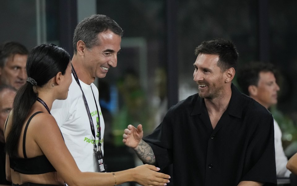 Въпреки че продължава да сияе на футболното поле, Лионел Меси,