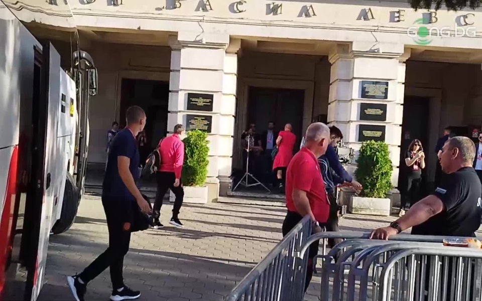 алко след опонентите си от Литва и автобусът на родните