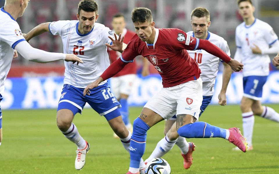 Чехия победи измъчено с 1:0 у дома Фарьорски острови в