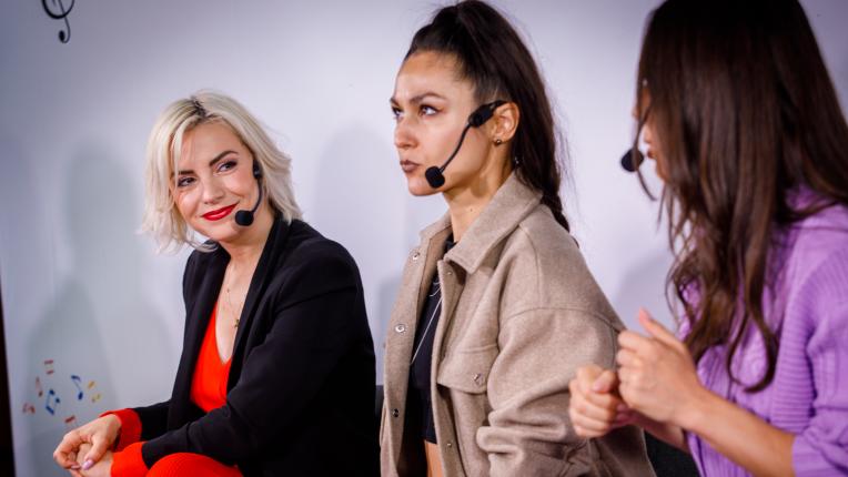  Поли Генова и 