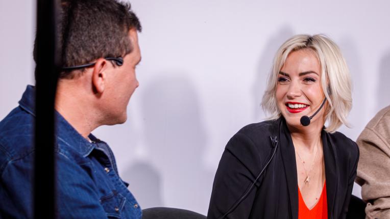  Поли Генова и 