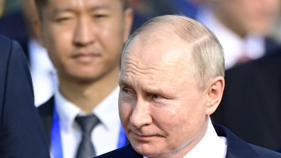 Обрат: Путин още не е решил дали ще се кандидатира за президент