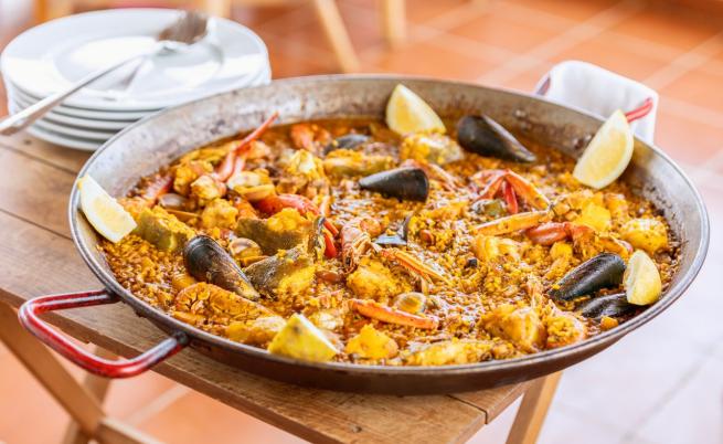 Рибена чорба, пица с октопод и паеля: Бургас чества Летния Никулден