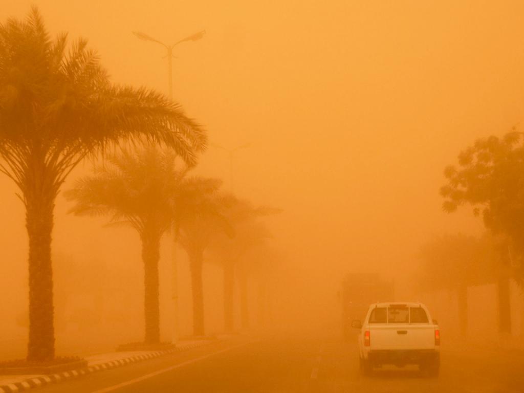 Впечатляваща пясъчна буря удари града Азрак в Йордания причинявайки зловещ