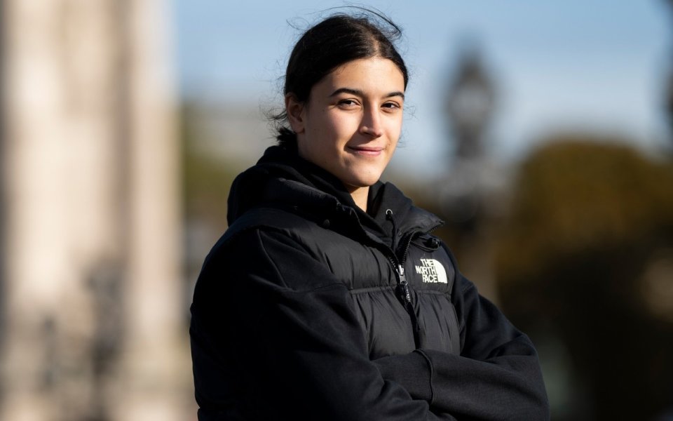 Тя е световен шампион по брейк до 18 години. Тя