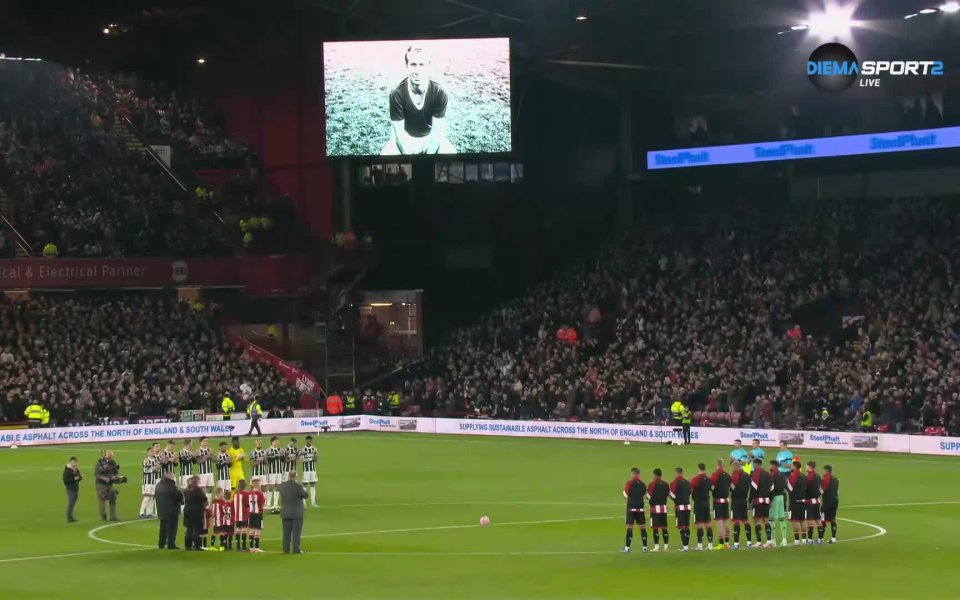 Сър Боби Чарлтън е емблематична фигура в историята на Манчестър