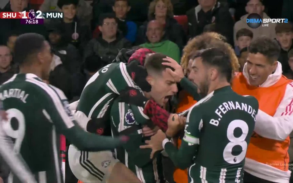 В 76-а минута Диого Далот получи топка на границата на