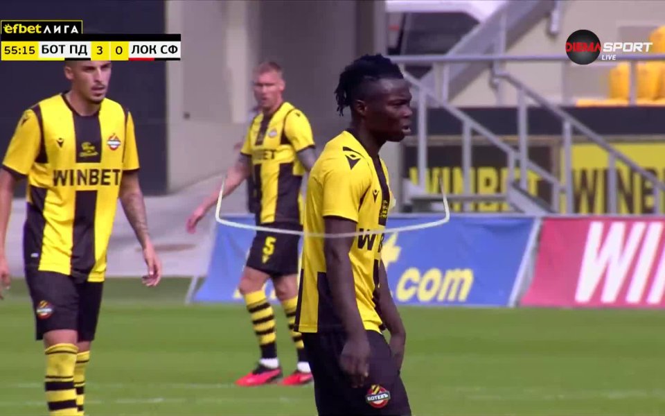 В 56-а минута на двубоя между Ботев Пловдив и Локомотив