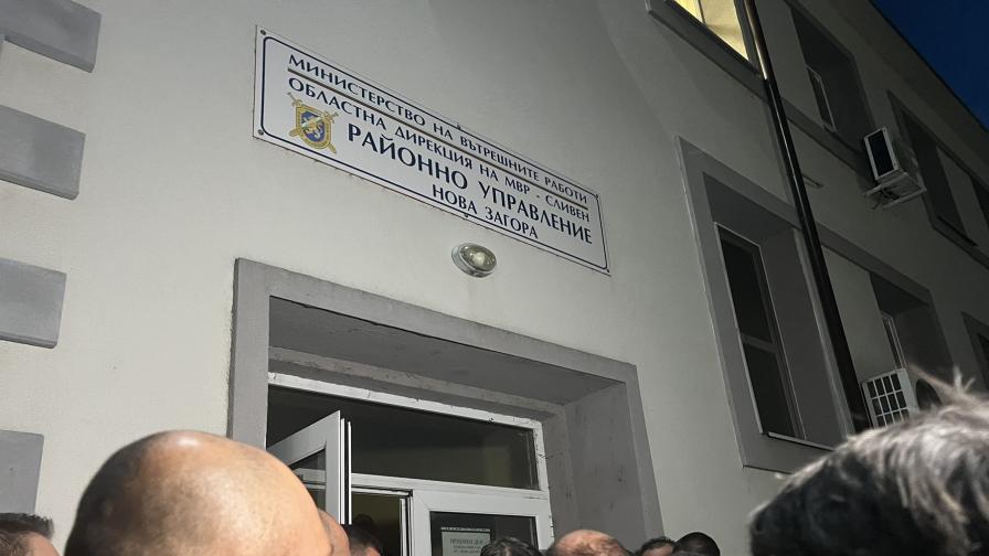 <p>Проверяват за полицейски чадър над мъжа, обвинен за убийството в Нова Загора</p>