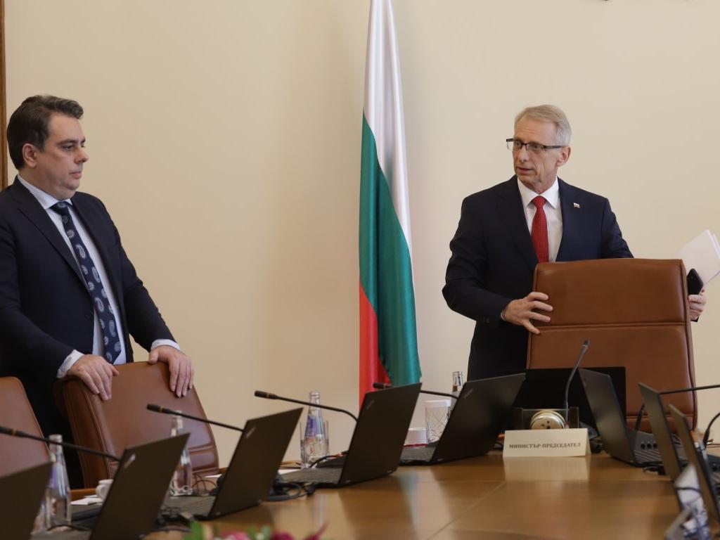 Министър-председателят акад. Николай Денков и министърът на финансите Асен Василев