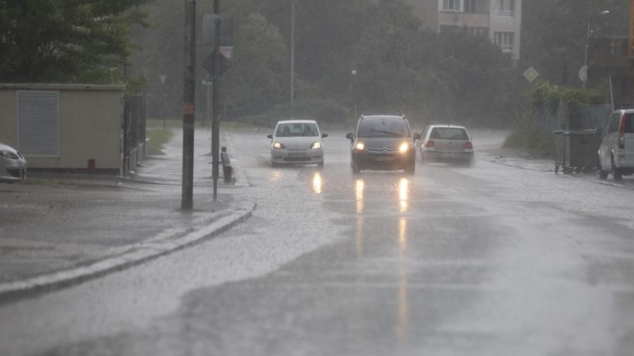 <p>След проливните дъждове: Нормализира ли се обстановката в страната</p>