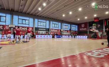 Баскетболните ЦСКА и Черно море Тича загряват преди срещата си