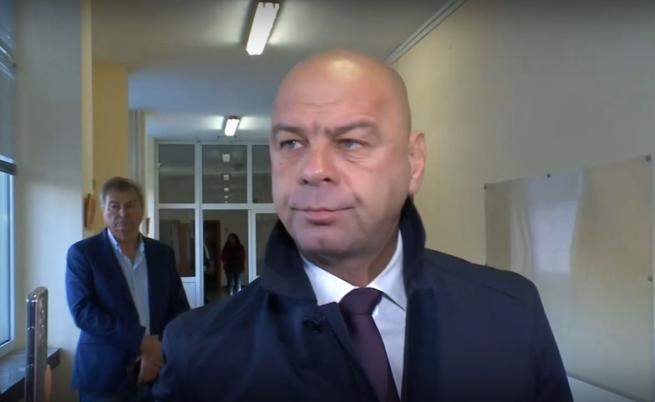 Кандидатът за кмет на Пловдив Костадин Димитров избра да гласува с хартиена бюлетина