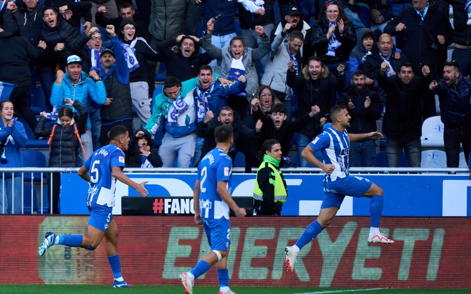 Отборът на Алавес се отдалечи от зоната на изпадащите в Ла