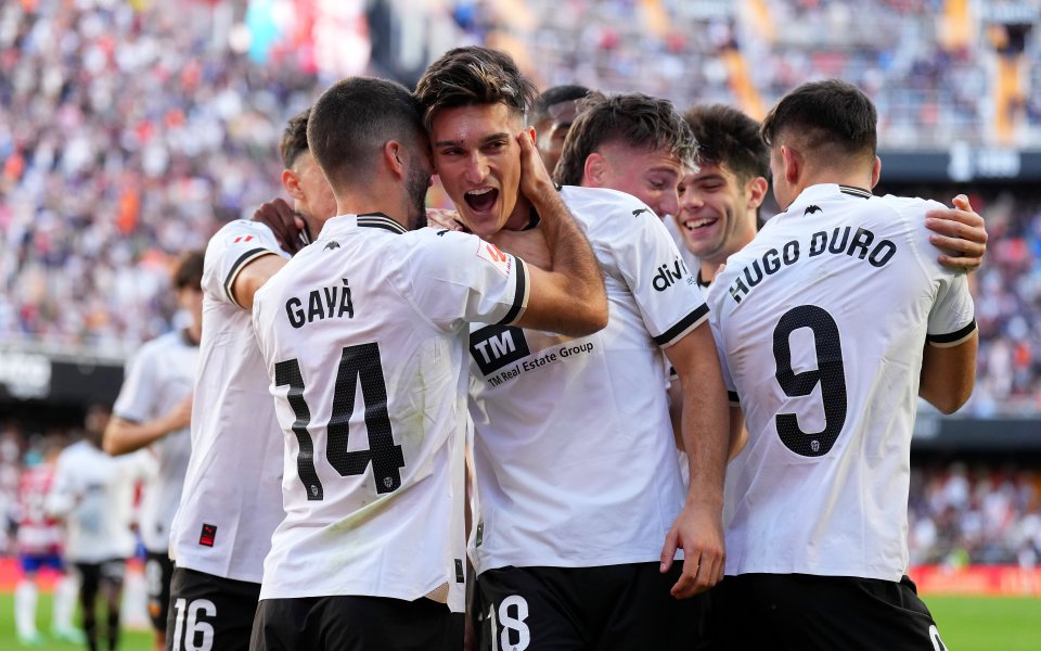 С гол на Пепелу от дузпа Валенсия победи Гранада с