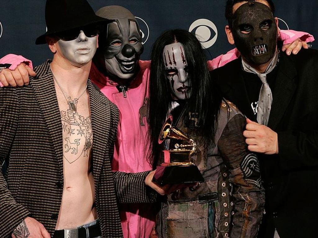 Хевиметъл групата Slipknot обяви че барабанистът ѝ Джей Уайнбърг е напуснал