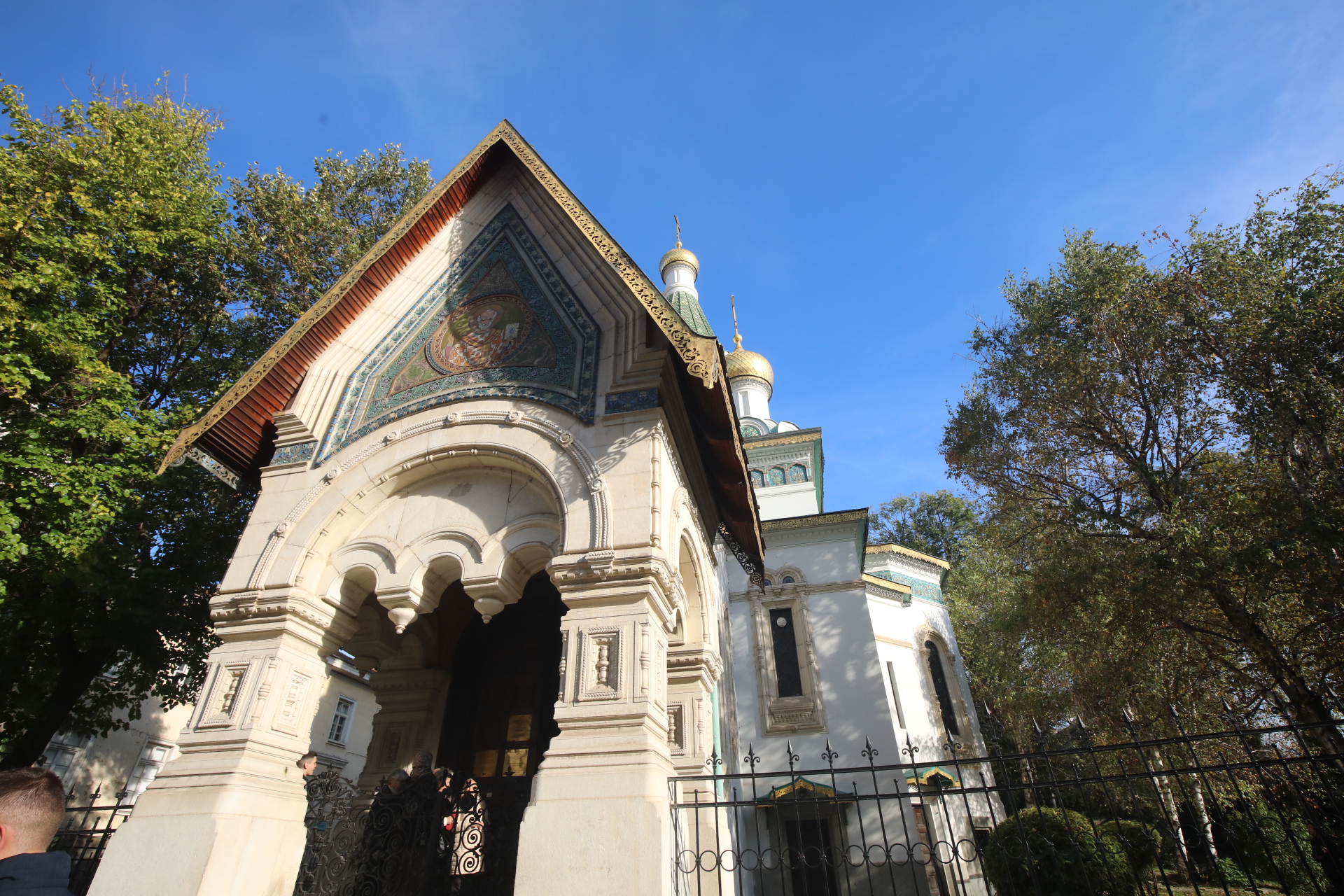 Руската църква "Св. Николай Чудотворец" в София отново отвори врати