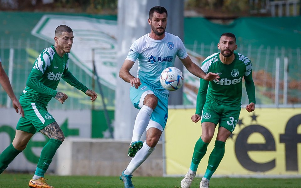 Треньорът на Черно море Илиан Илиев се колебае между трима