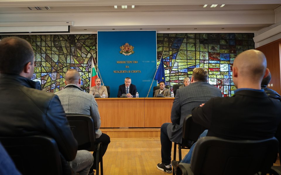 Среща на Министър Димитър Илиев с изключените от БФС клубове, 14.11,2023 г.