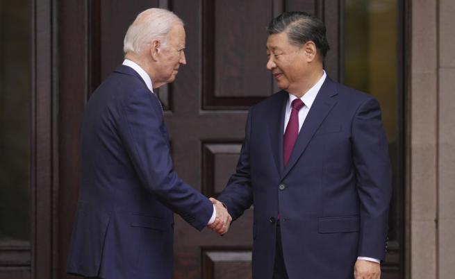 Байдън към Си Цзинпин: Съперничеството не бива да деградира до конфликт
