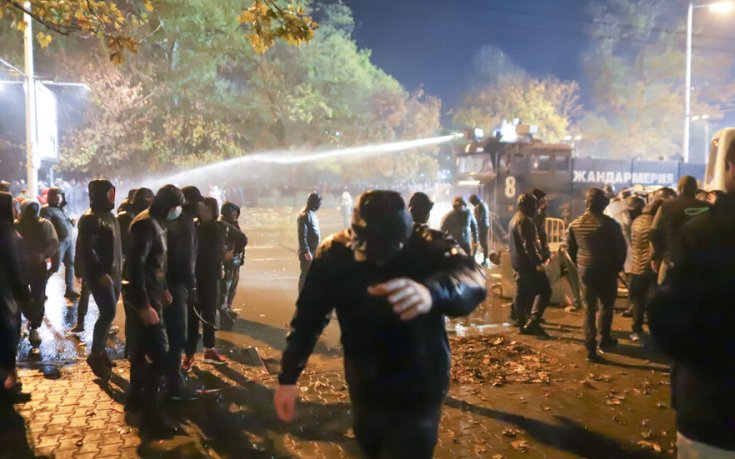 ЦСМП: Получени са 19 сигнала за пострадали на протеста пред Националния стадион