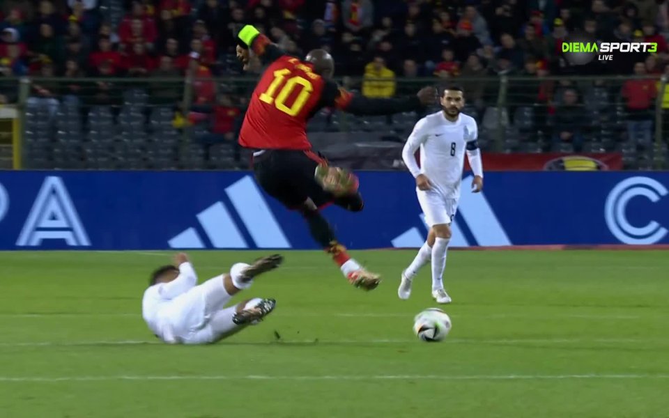 В 24-ата минута азерите останаха и с човек по-малко на