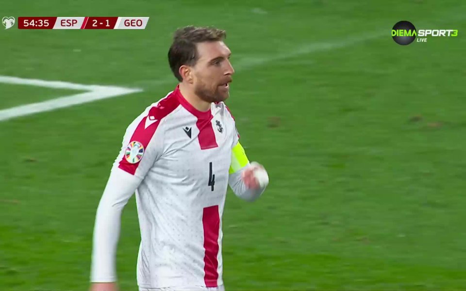 Натискът на Испания даде резултат и в 55-та минута футболистите