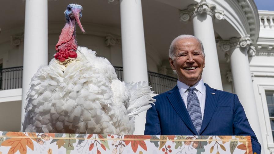 <p>Байдън помилва две пуйки за Деня на благодарността (СНИМКИ)</p>