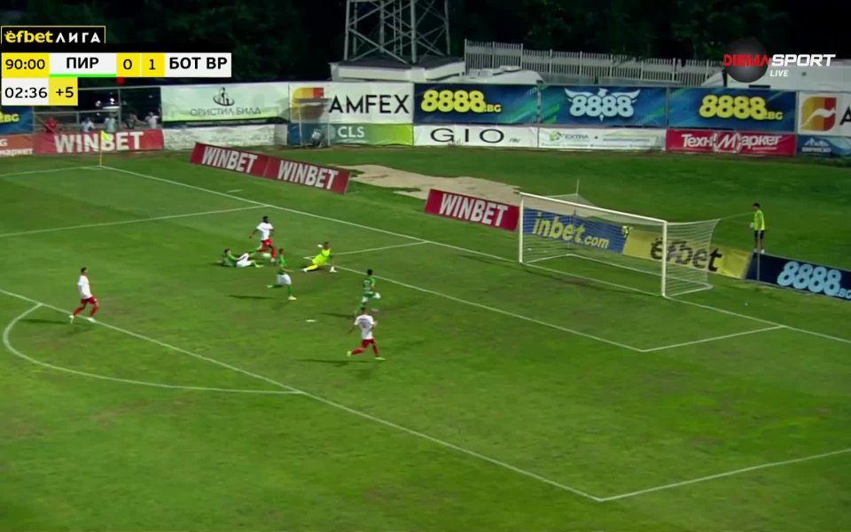 В прикаченото видео може да видите представянето на вратаря на